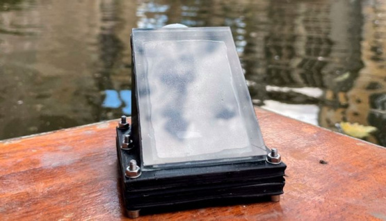 Dispositivo capaz de producir agua potable a través de energía solar.